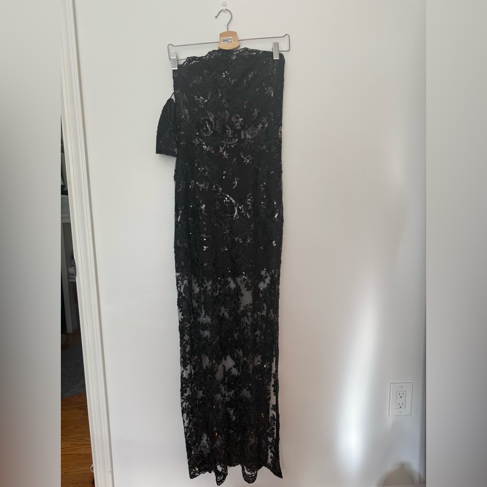 Elegant Black Lace Evening Dress - Picture 4 of 6